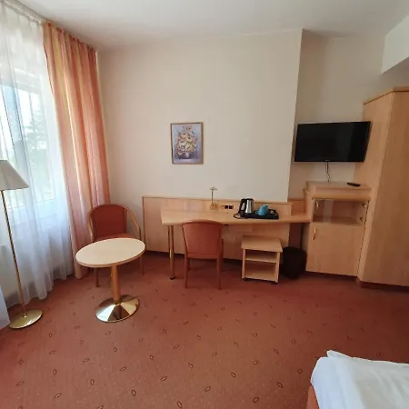 Nonstop Hotell 4*