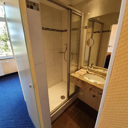 Nonstop Hotell 4*