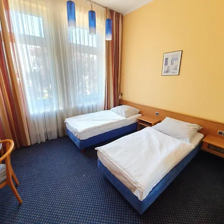 Nonstop 4* Riedstadt