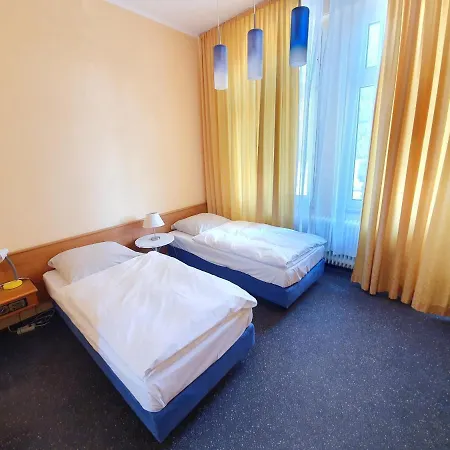 Nonstop Hotell 4*