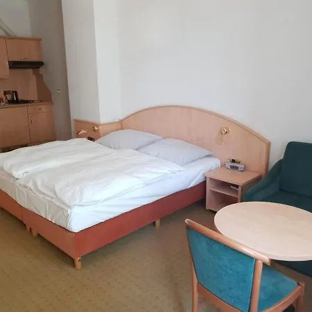Hotell Nonstop 4*